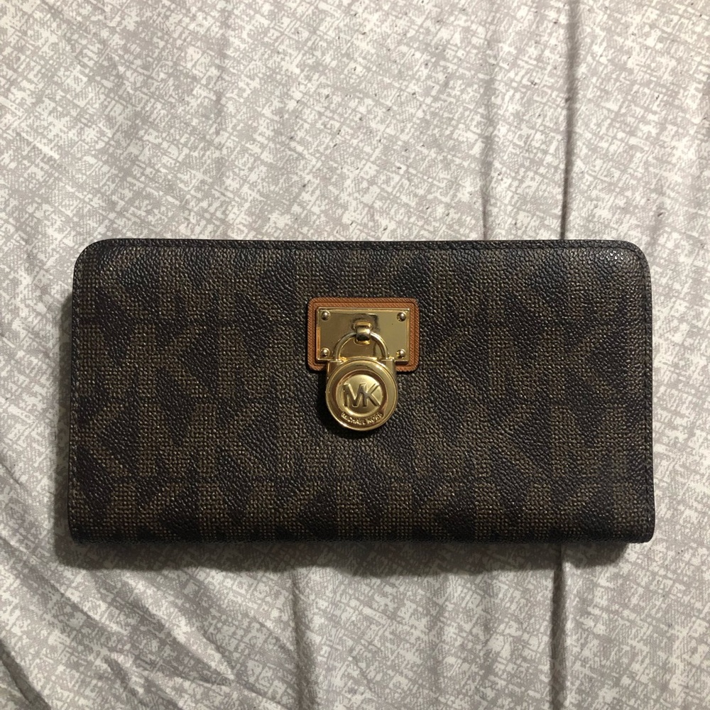 Large Micheal Kors wallet